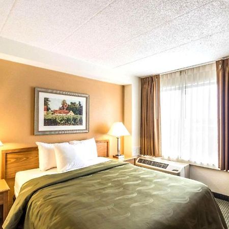 Quality Inn & Suites Milwaukee Eksteriør billede