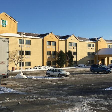Quality Inn & Suites Milwaukee Eksteriør billede