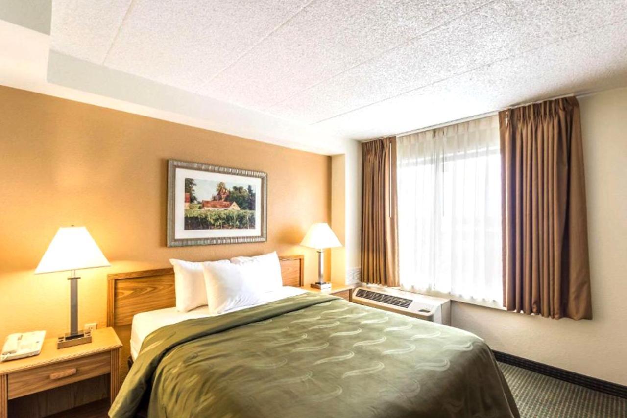 Quality Inn & Suites Milwaukee Eksteriør billede