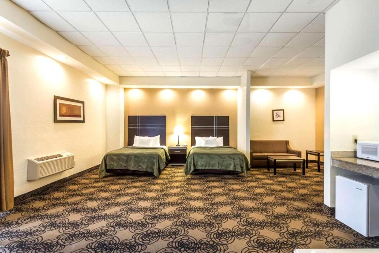 Quality Inn & Suites Milwaukee Eksteriør billede