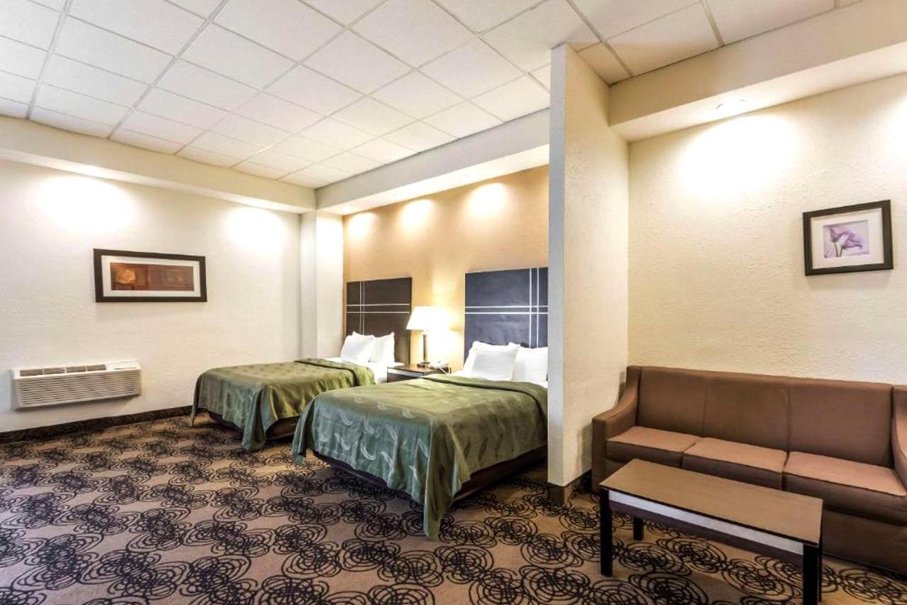 Quality Inn & Suites Milwaukee Eksteriør billede