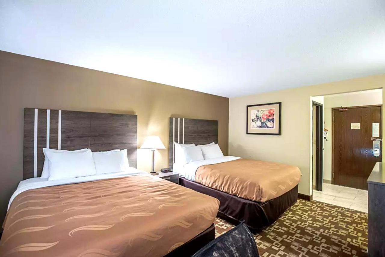 Quality Inn & Suites Milwaukee Eksteriør billede