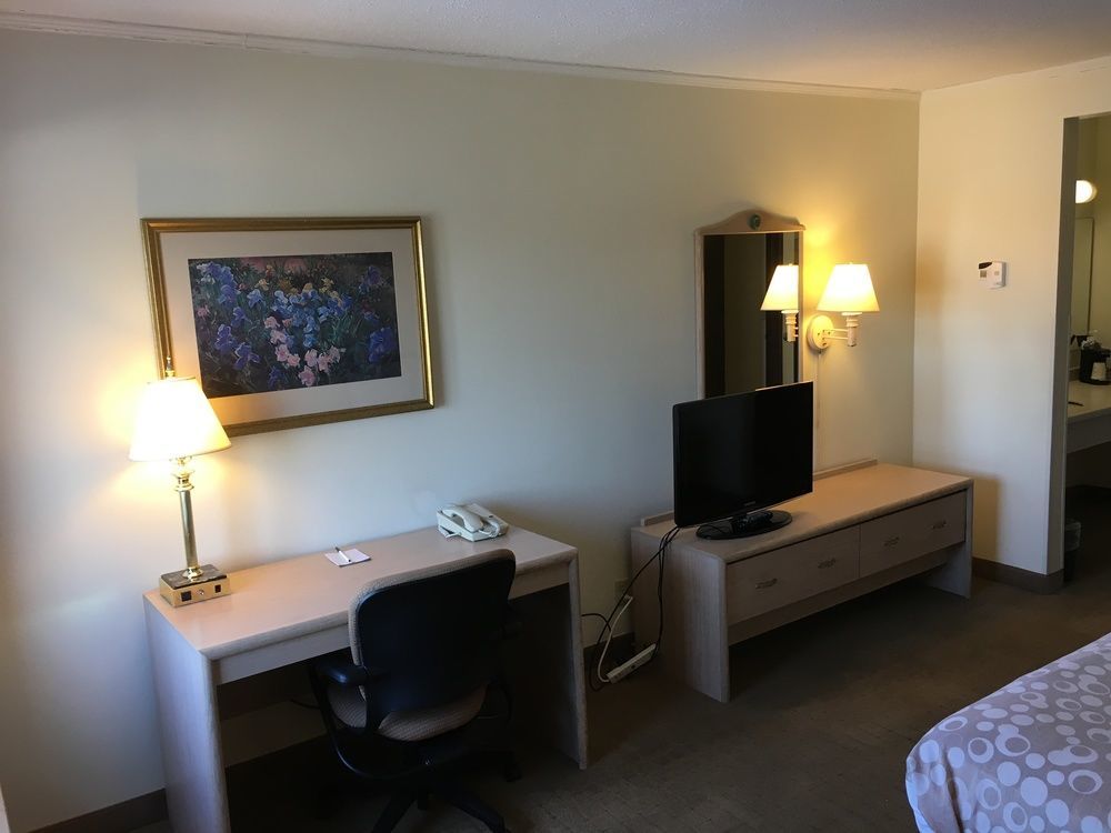 Quality Inn & Suites Milwaukee Eksteriør billede