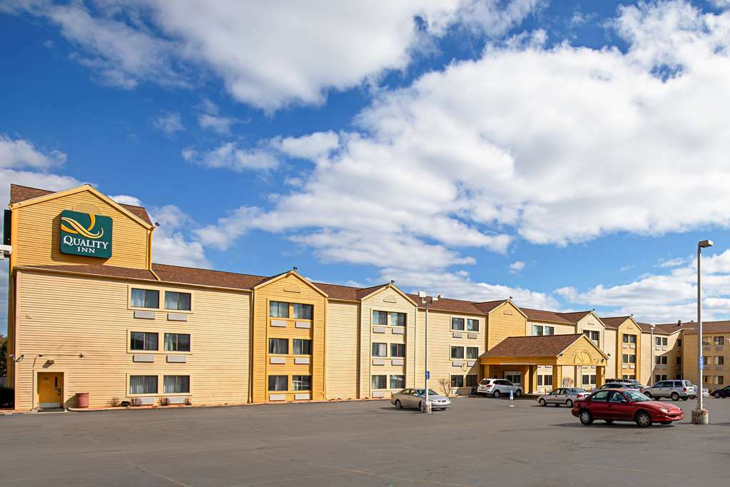 Quality Inn & Suites Milwaukee Eksteriør billede